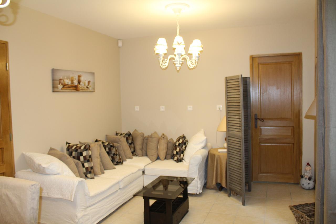 Auberge De Pachoquin Meounes-les-Montrieux Εξωτερικό φωτογραφία