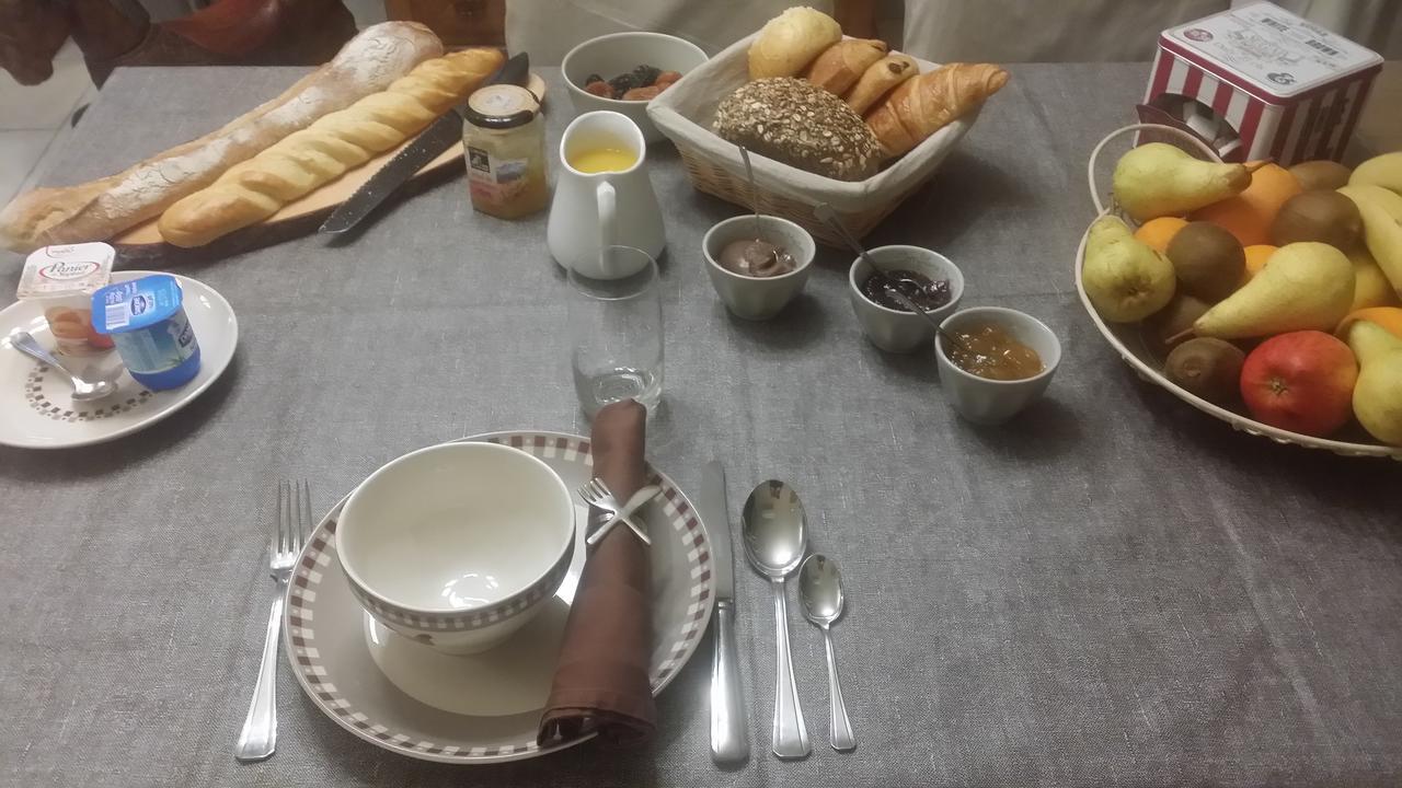 Auberge De Pachoquin Meounes-les-Montrieux Εξωτερικό φωτογραφία
