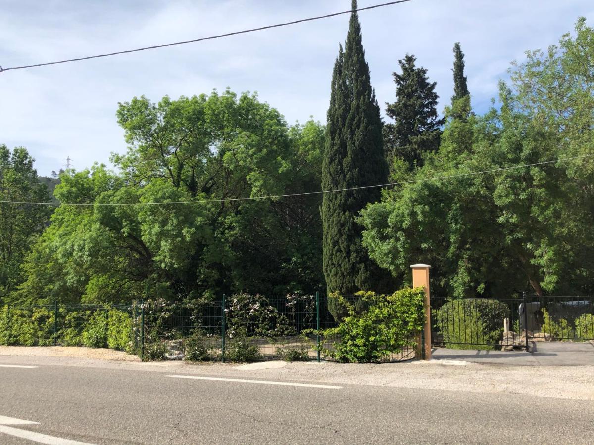 Auberge De Pachoquin Meounes-les-Montrieux Εξωτερικό φωτογραφία